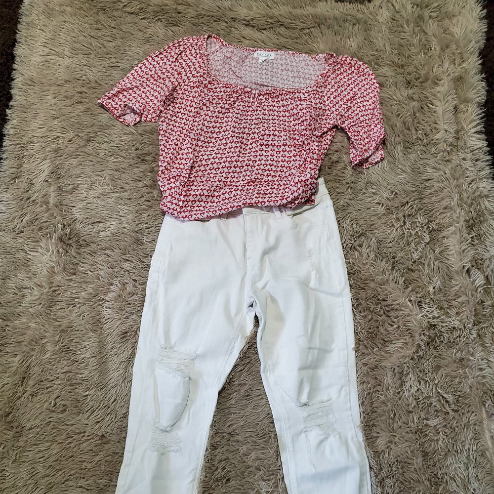 Light and airy top - versatile, can also be worn off the shoulder